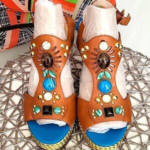 Vince Camuto High Heel Wedge Shoes Size 8 1/2 M/38.5.In great condition